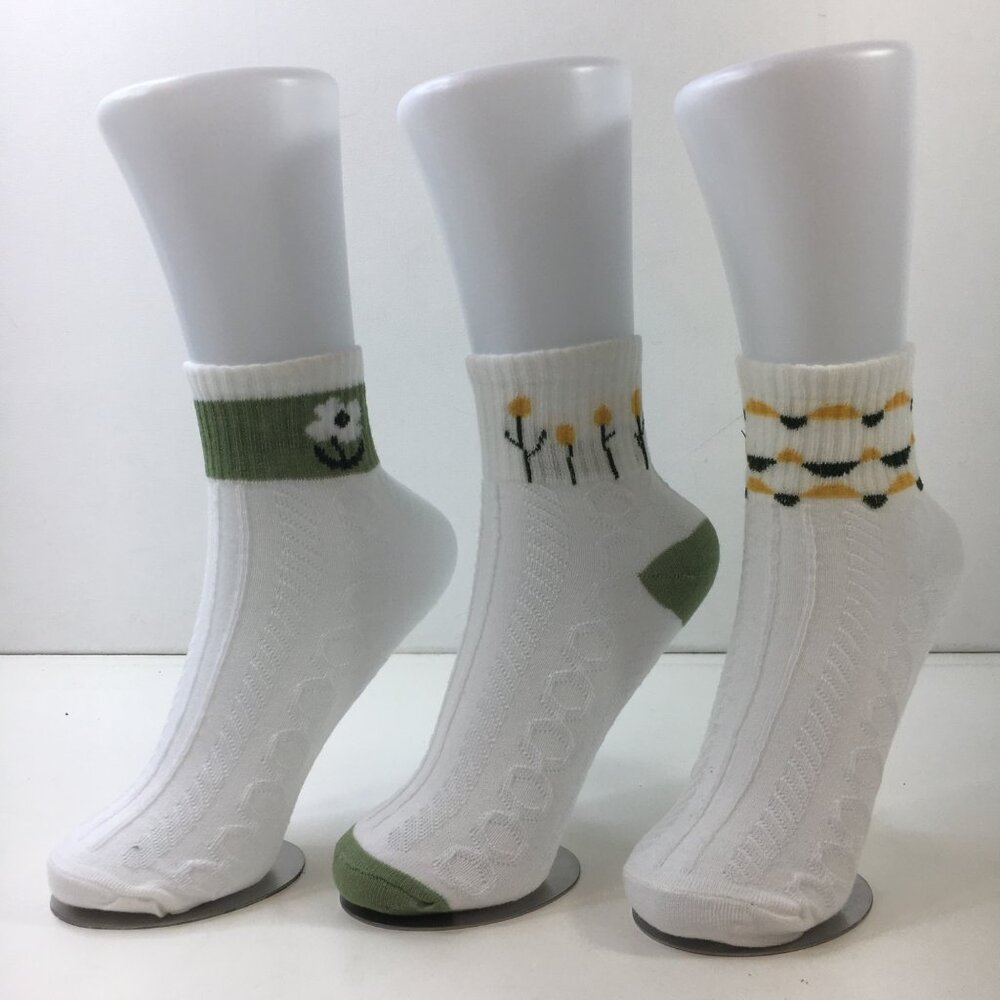 Womens Crew Socks Set 3 Textured Floral Pattern White Green Yellow